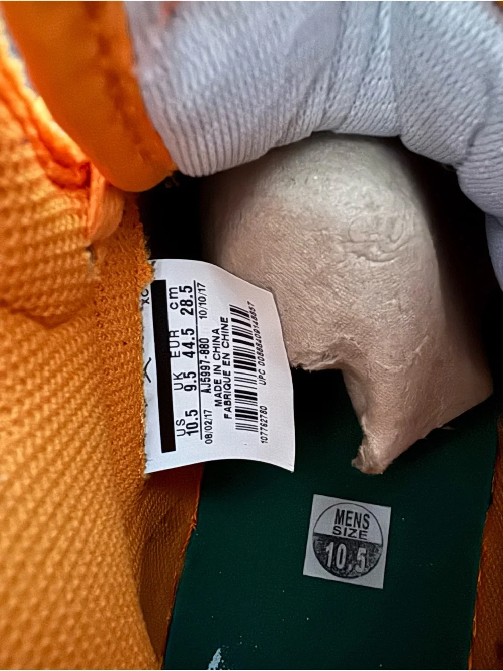 Jordan Gatorade Bundle: AJ1 Orange Peel 10.5 + Jordan Coach Jacket XL